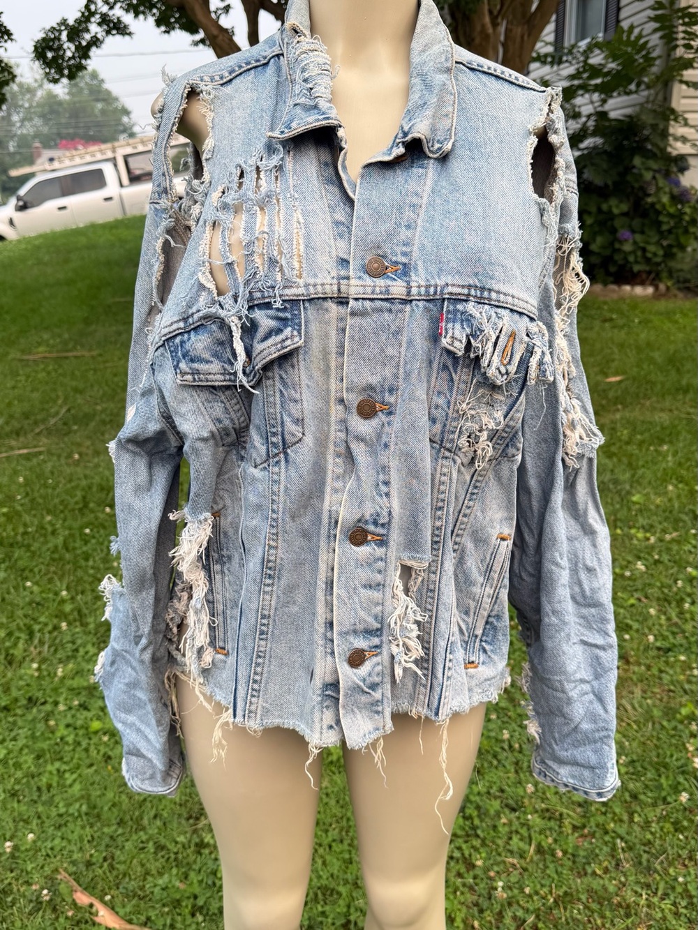 Levi Strauss Distressed Light Wash Denim Jacket size L
